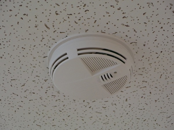 picture of a smoke detector