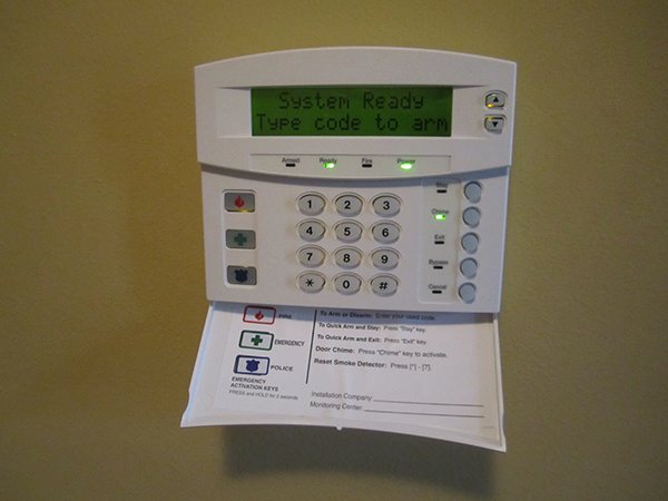 picture of a security system keypad